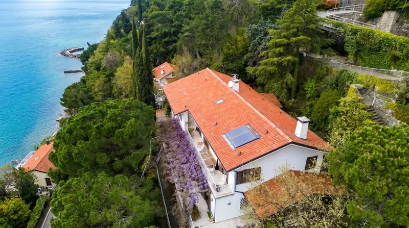 Villa 700 m², Strada Costiera, privater Steg.